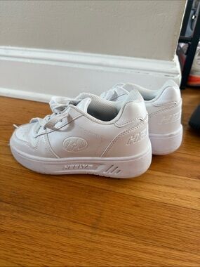 Heelys Kids White Low-Top Skate Sneakers with Lace-Up